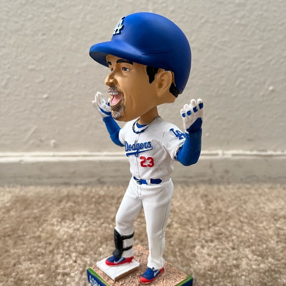 Bobblehead - Picture 9 of 13